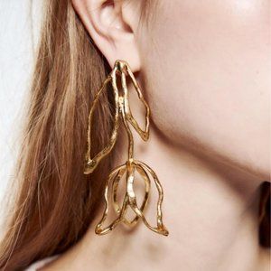 ✨ Gold Geometric Tulip